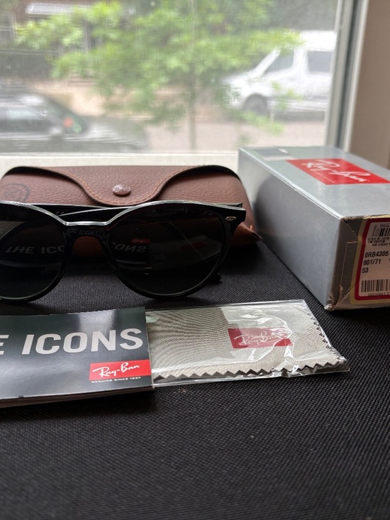 Ray-Ban sunglasses (RB4305) Black frame/green lenses main image 7